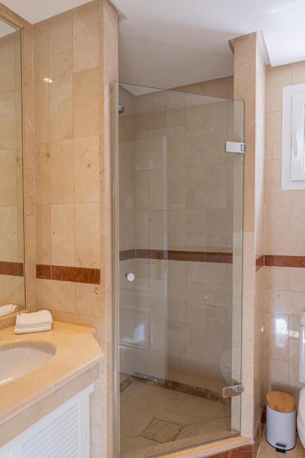 Luxurious Penthouse In Ventura Del Mar, Puerto Banus. Apartamento